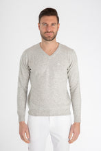 Laden Sie das Bild in den Galerie-Viewer, Soft cashmere sweater mod. DAVID with V neck