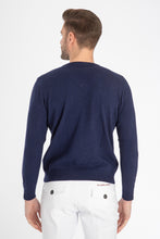 Laden Sie das Bild in den Galerie-Viewer, Soft cashmere sweater mod. DAVID with V neck